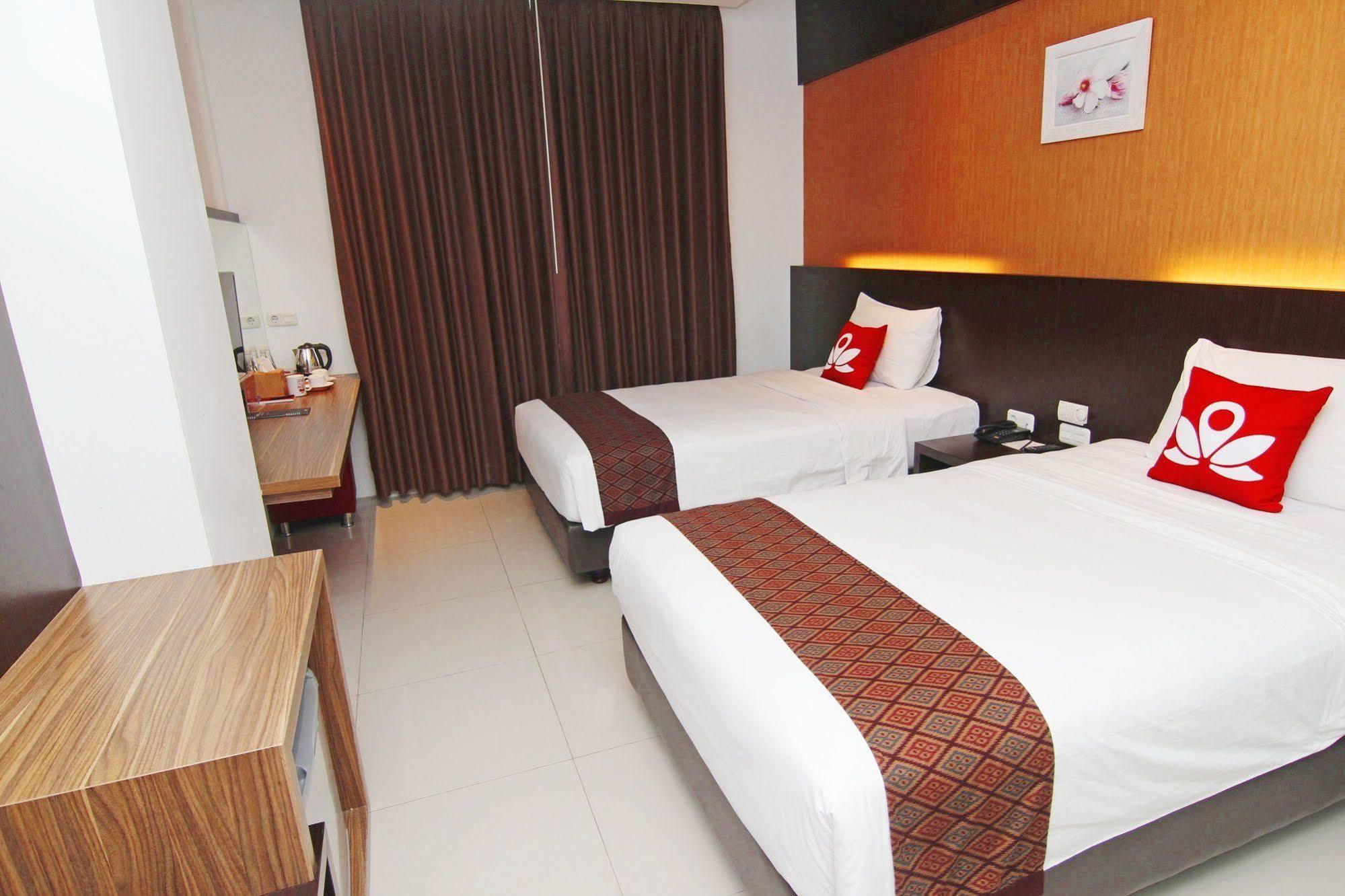 Zen Premium Near Rumah Mode Hotel